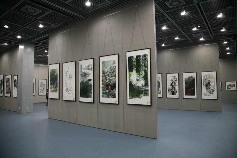 南京亮室文化传播是一家专业的广告设计公司,致力于为客户提供创新且富有创意的视觉解决方案。