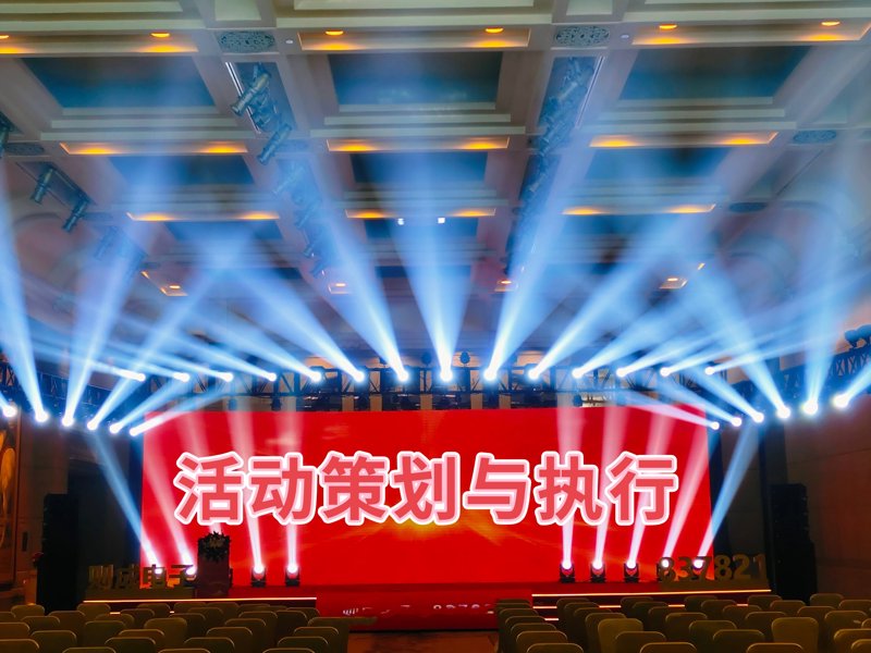 在选择广告设计软件时,很多人会遇到一个烦恼:如何找到既实用又免费的工具?今天,我们就来一一解答这个问题。